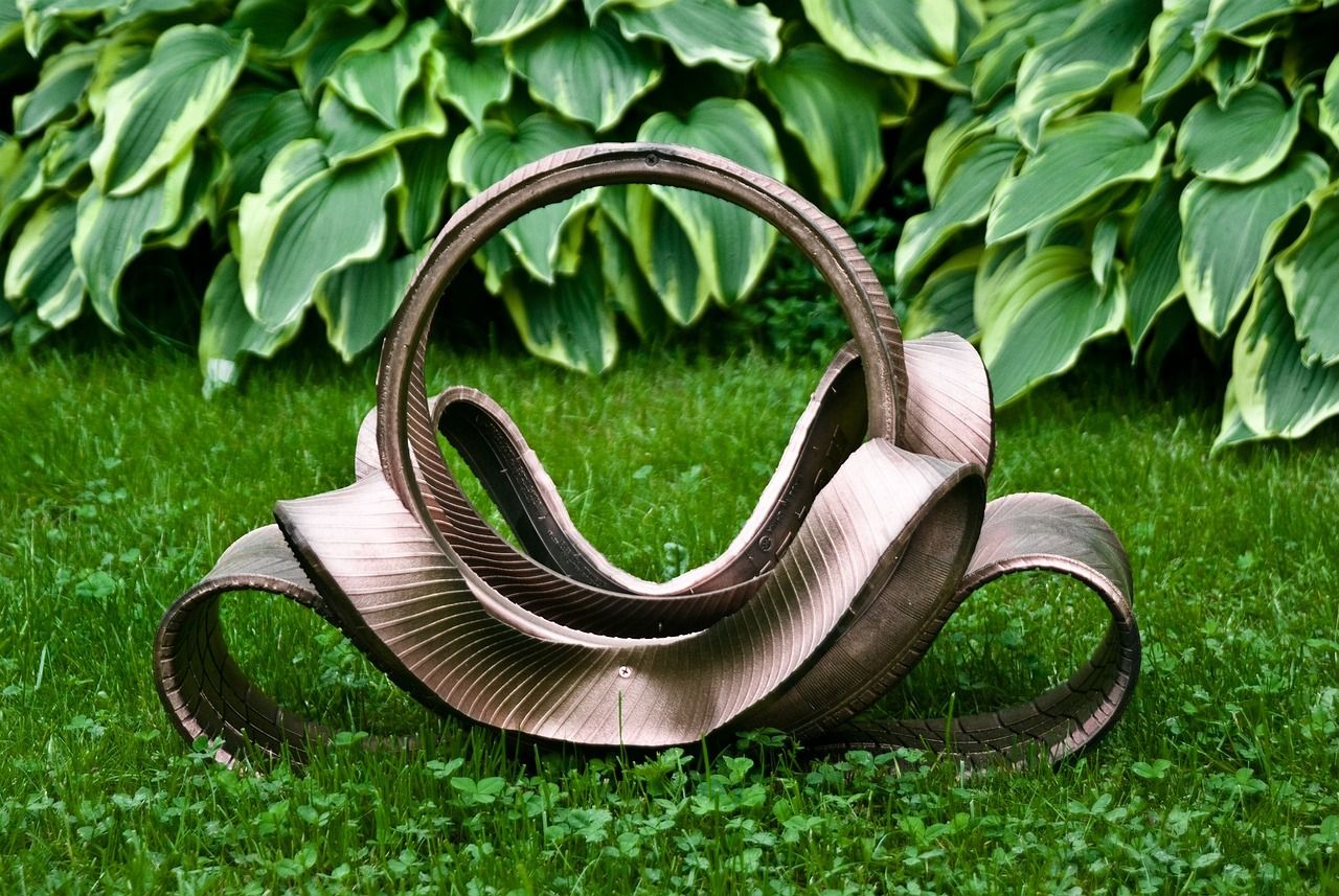 découvrez l'upcycling, une démarche durable qui transforme vos anciens objets en créations uniques et écologiques, alliant créativité et respect de l'environnement.