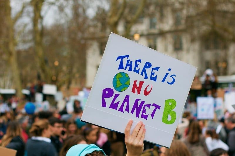 Des jeunes militants pour le climat exigent des actions concrètes et suscitent l’espoir