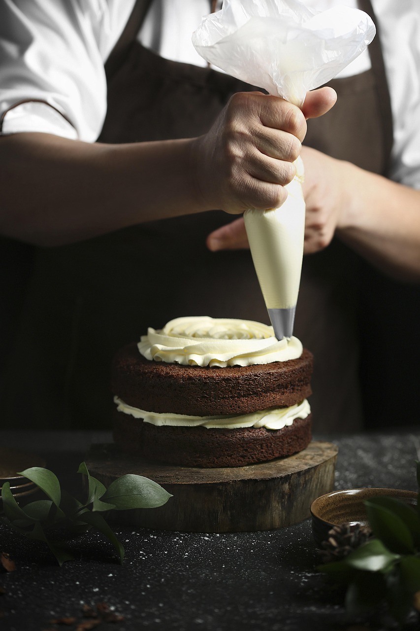 Bicarbonate et vinaigre blanc : 10 usages malins pour un ménage écologique en 2025