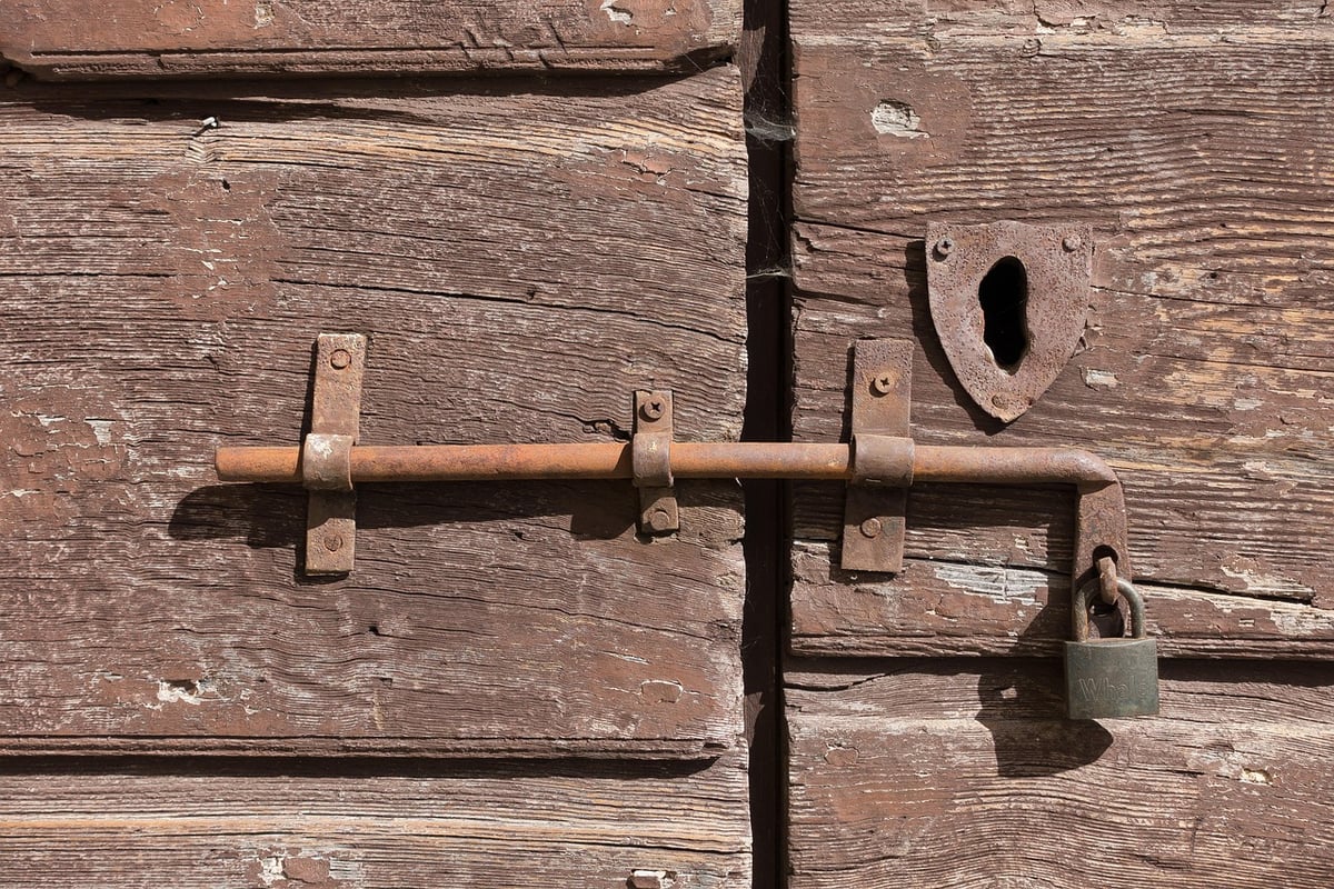 Fermeture durable : Comment adopter des pratiques responsables dans l’industrie
