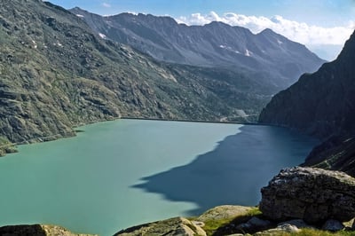 Énergie hydraulique : comprendre son fonctionnement et ses avantages