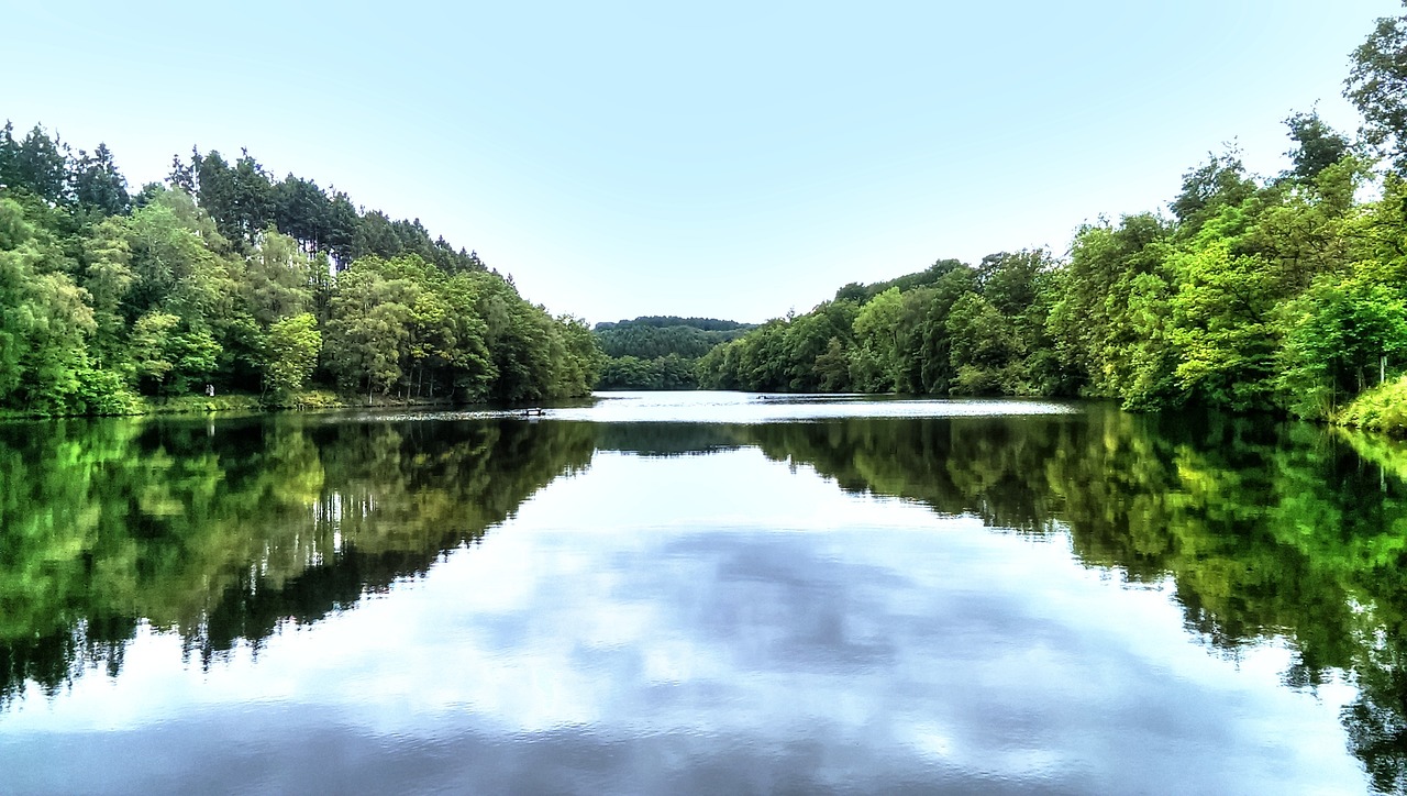 découvrez l'hydroénergie, une source d'énergie renouvelable et durable qui utilise la force de l'eau pour produire de l'électricité. explorez ses avantages, ses applications et son impact sur l'environnement.