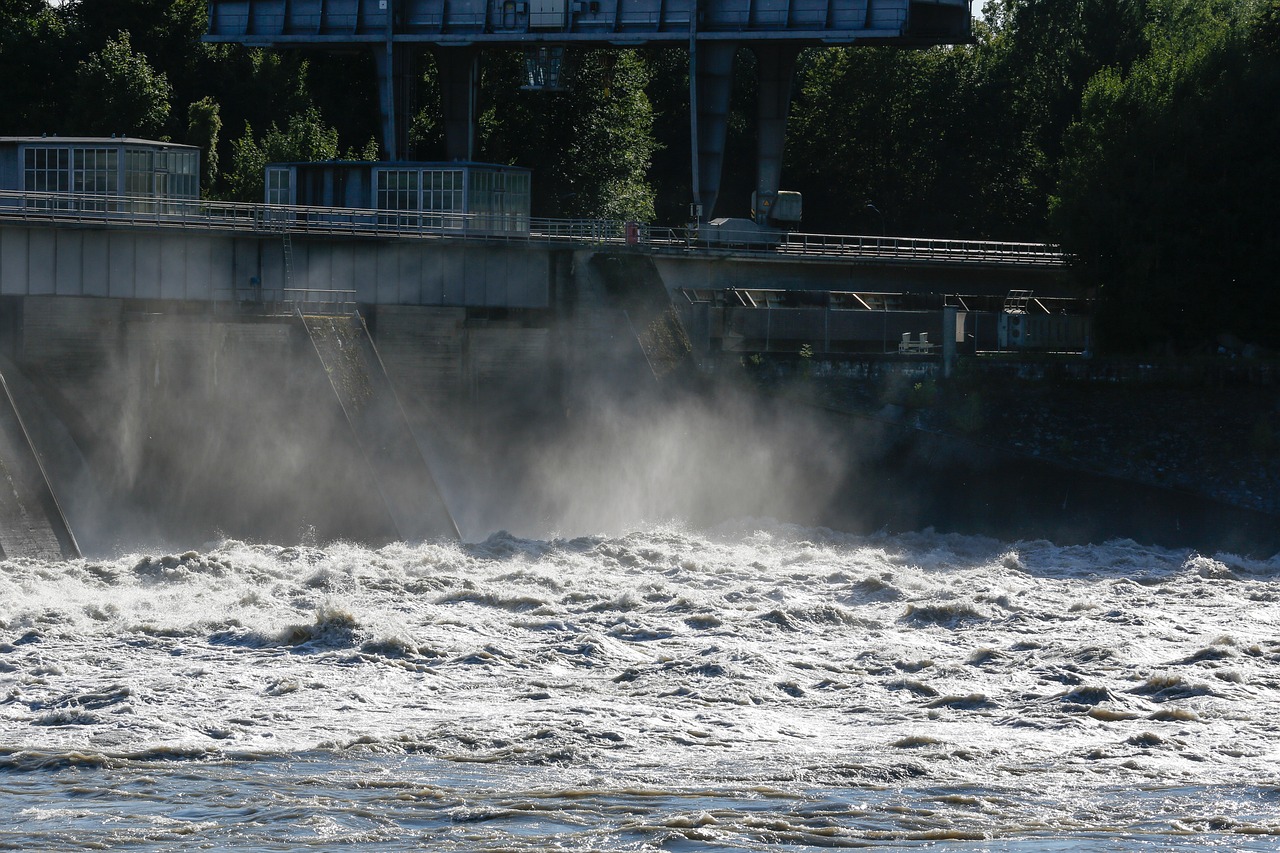 découvrez l'hydroélectricité, une source d'énergie renouvelable et durable, qui utilise la force de l'eau pour produire de l'électricité. explorez ses avantages écologiques, son impact sur l'environnement et son rôle essentiel dans la transition énergétique.