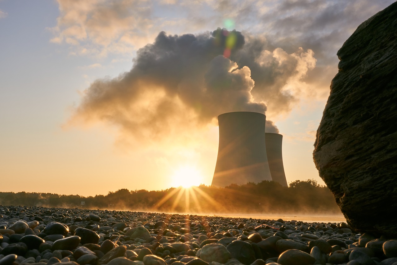 découvrez le monde fascinant de l'énergie nucléaire, ses applications, ses enjeux environnementaux et ses défis technologiques. plongez dans les avancées scientifiques et l'impact de l'atome sur notre avenir.