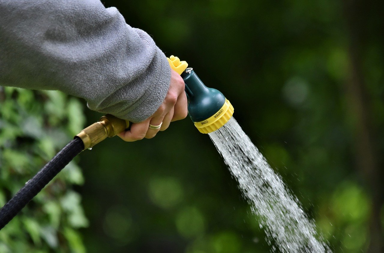 découvrez l'importance de l'eau dans notre vie quotidienne, son impact sur la santé et l'environnement, et apprenez des astuces pour économiser cette précieuse ressource.