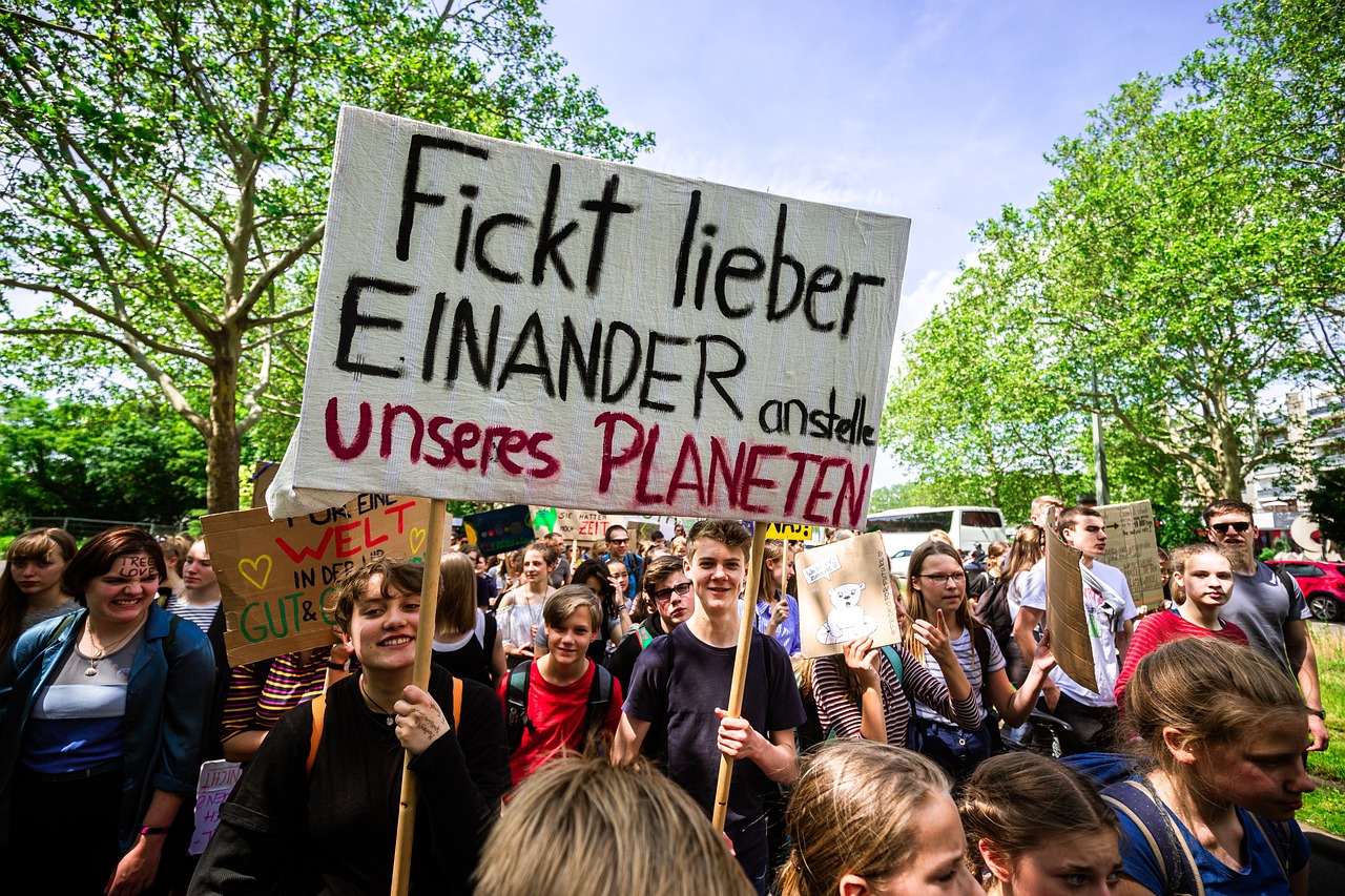 découvrez les mouvements de protestation climatique à travers le monde. rejoignez les voix qui s'élèvent pour la protection de notre planète et engagez-vous pour un avenir durable.