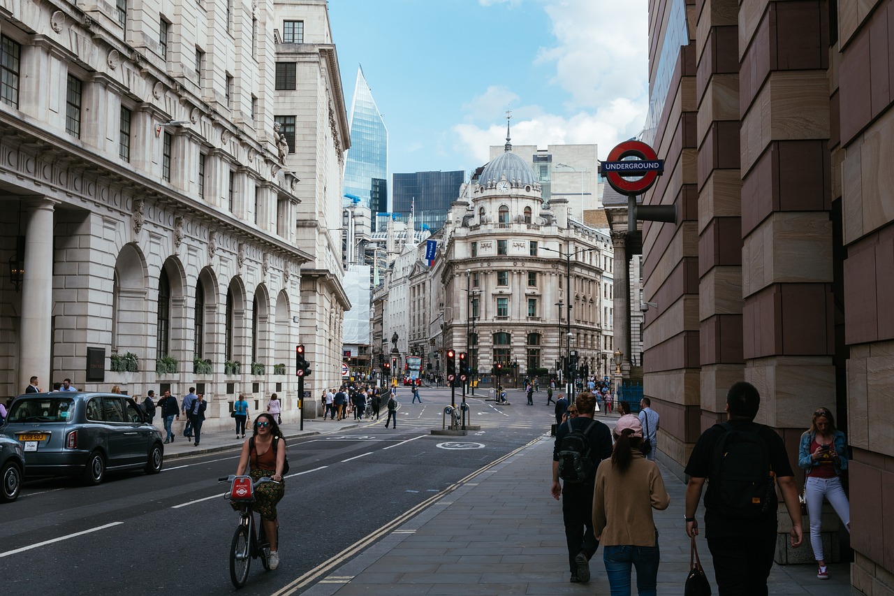 découvrez comment la finance inclusive transforme l'accès aux services financiers pour tous, en favorisant l'inclusion économique et sociale des populations souvent négligées. explorez des solutions innovantes qui rendent la finance accessible et équitable.