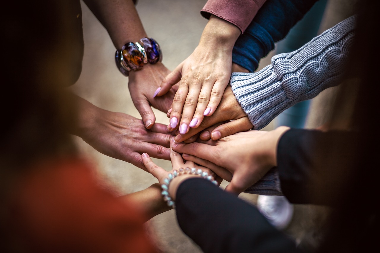 découvrez comment la collaboration interculturelle enrichit les échanges, favorise l'innovation et renforce les équipes dans un monde globalisé. explorez des stratégies efficaces pour surmonter les barrières culturelles et tirer parti de la diversité.