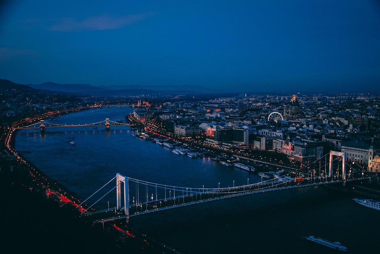découvrez comment les infrastructures résilientes peuvent améliorer la durabilité et la sécurité des villes face aux défis environnementaux et technologiques. apprenez les meilleures pratiques pour concevoir des systèmes capables de s'adapter et de prospérer dans un monde en constante évolution.