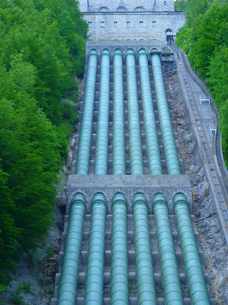 découvrez l'importance de la gestion de l'eau, ses enjeux environnementaux et économiques, ainsi que les meilleures pratiques pour une utilisation durable de cette ressource précieuse.