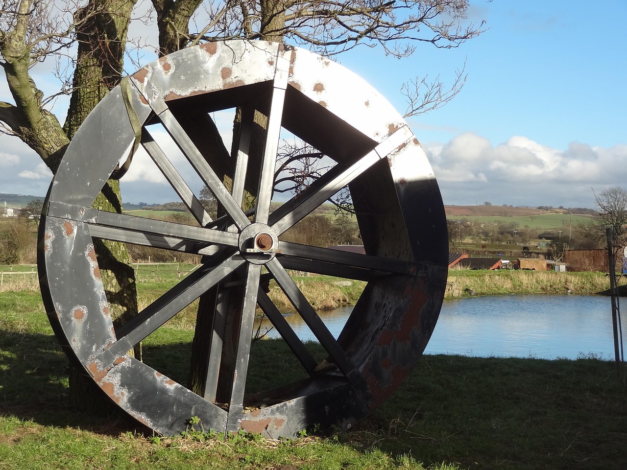 découvrez l'histoire fascinante des moulins à eau, des merveilles de l'ingénierie qui ont transformé l'énergie hydraulique en force motrice pour l'agriculture et l'industrie. explorez leur rôle dans le développement des sociétés et admirez leur beauté architecturale tout en plongeant dans la nature.
