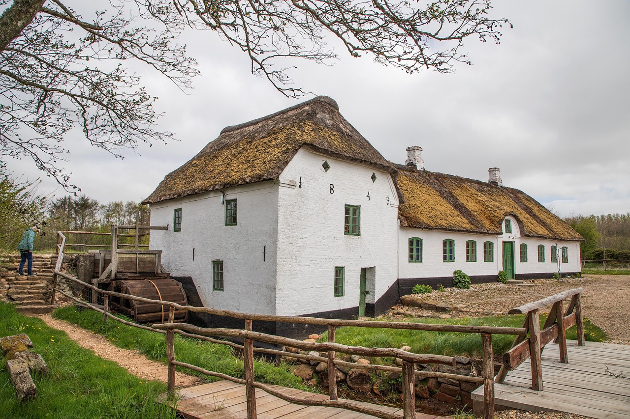 découvrez l'univers fascinant des moulins à eau, ces ingénieuses structures qui exploitent la force de l'eau pour moudre le grain, générer de l'énergie et façonner le paysage rural. plongez dans leur histoire, leur fonctionnement et leur impact sur l'environnement.
