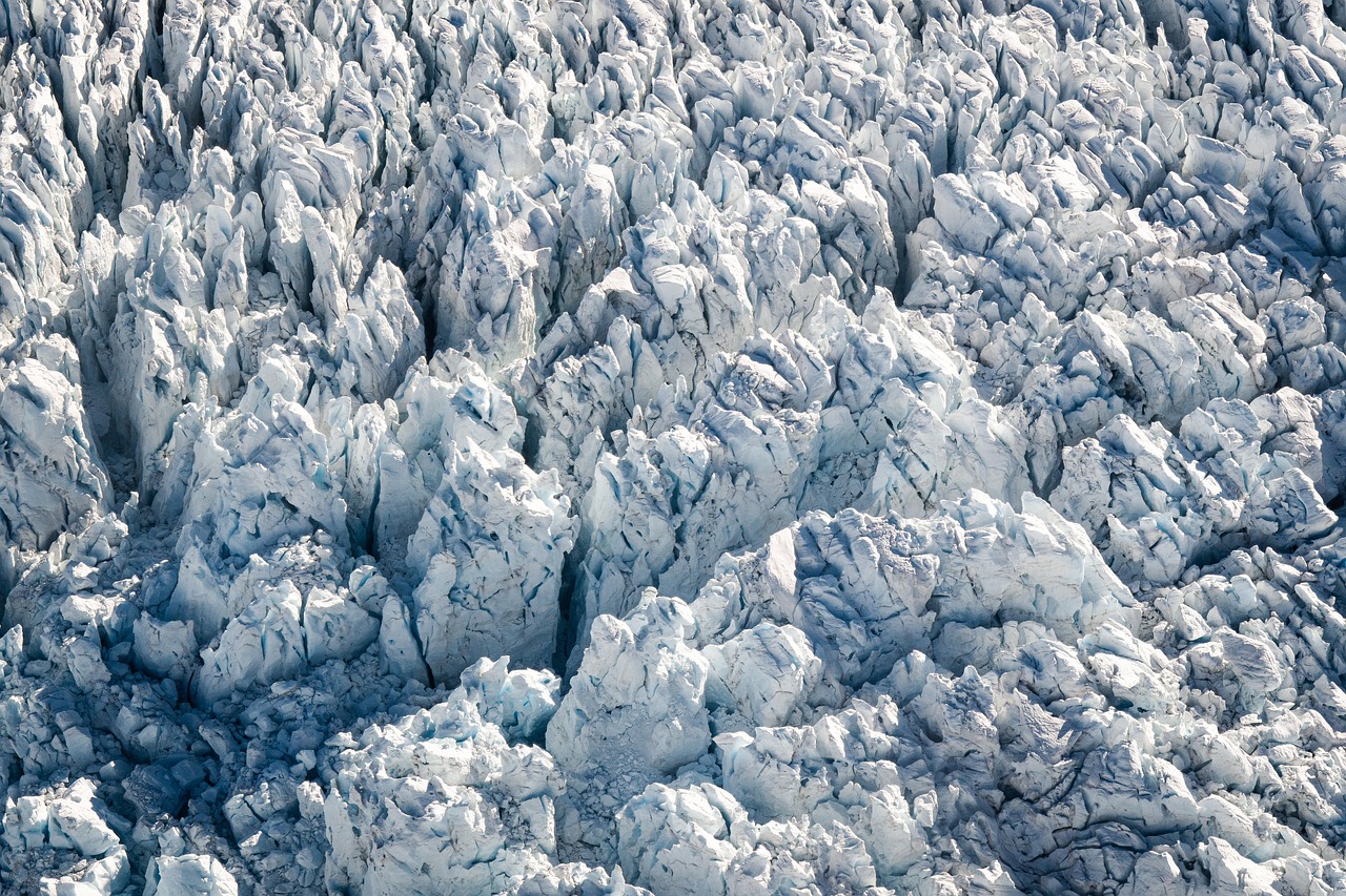 découvrez les causes et les conséquences de la fonte des glaciers, un phénomène alarmant lié au changement climatique, et comprenez son impact sur l'environnement et le niveau des océans.