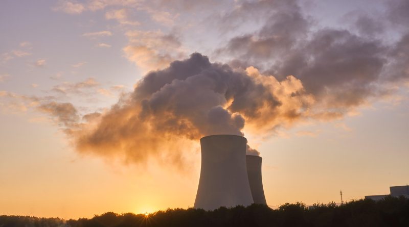 découvrez le nucléaire : son fonctionnement, ses avantages, ses enjeux environnementaux et son rôle dans la production d'énergie propre et durable en france et dans le monde.
